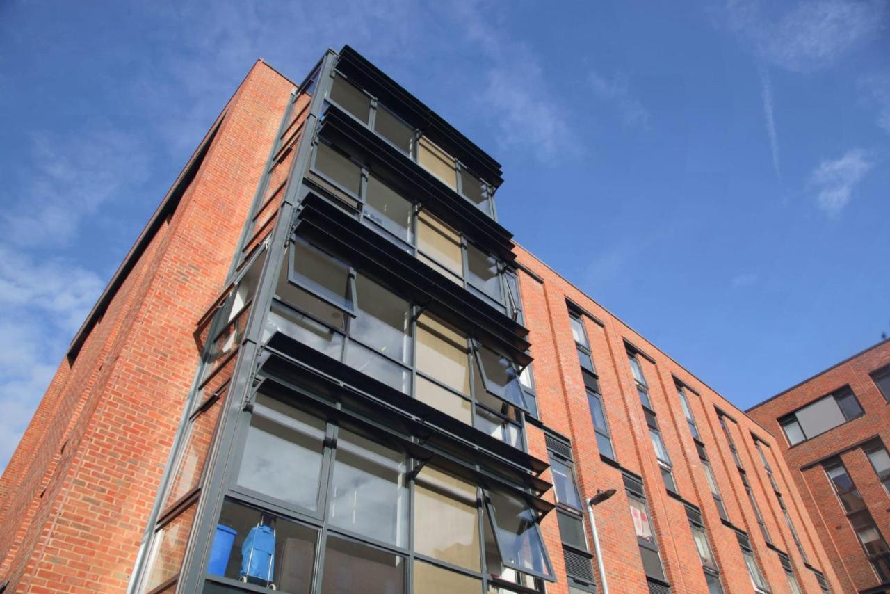 Student Only Riverside Way In Winchester Exterior photo