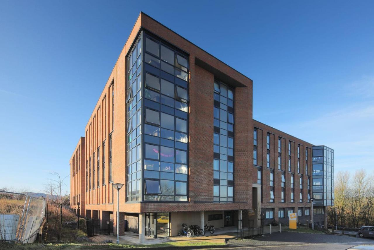 Student Only Riverside Way In Winchester Exterior photo